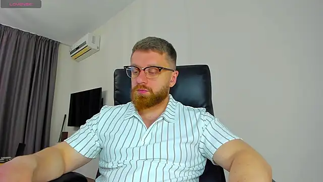 Snapshot of Findom_guy chatting on 04-02-26, 11:41 Findom guy online show from 04-02-26, 11:41