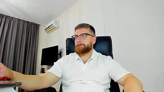 Snapshot of Findom_guy chatting on 04-05-26, 10:34 Findom guy online show from 04-05-26, 10:34