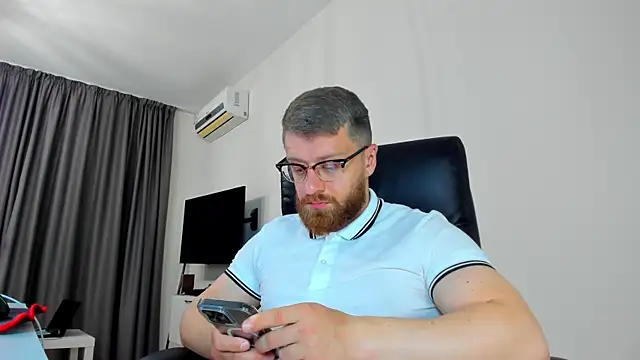 Snapshot of Findom_guy chatting on 04-07-26, 12:38 Findom guy online show from 04-07-26, 12:38