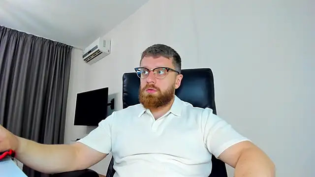 Snapshot of Findom_guy chatting on 04-10-26, 12:10 Findom guy online show from 04-10-26, 12:10