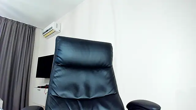 Snapshot of Findom_guy chatting on 04-15-26, 07:58 Findom guy online show from 04-15-26, 07:58