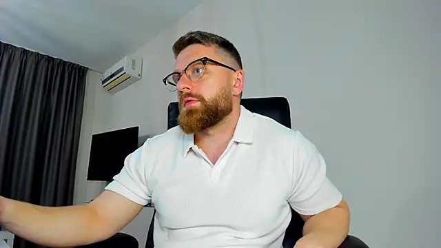 Snapshot of Findom_guy chatting on 04-17-26, 03:37 Findom guy online show from 04-17-26, 03:37