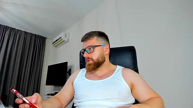 Snapshot of Findom_guy chatting on 04-18-26, 04:11 Findom guy online show from 04-18-26, 04:11