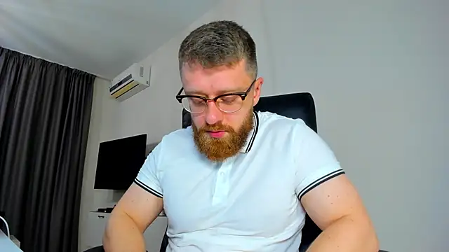 Snapshot of Findom_guy chatting on 04-19-26, 11:31 Findom guy online show from 04-19-26, 11:31
