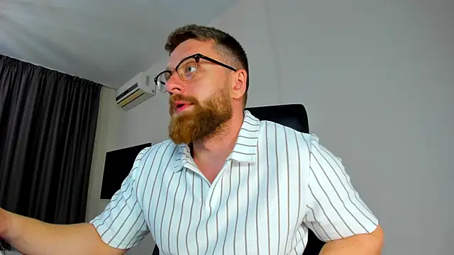 Snapshot of Findom_guy chatting on 04-23-26, 03:03 Findom guy online show from 04-23-26, 03:03