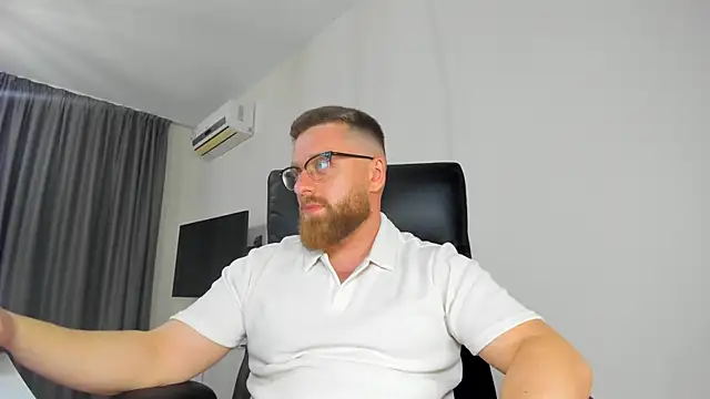 Snapshot of Findom_guy chatting on 04-25-26, 06:27 Findom guy online show from 04-25-26, 06:27