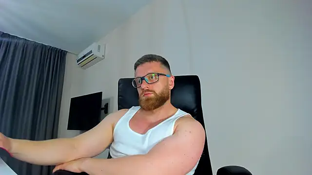 Snapshot of Findom_guy chatting on 04-28-26, 11:21 Findom guy online show from 04-28-26, 11:21