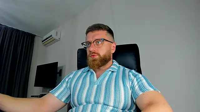 Snapshot of Findom_guy chatting on 04-29-26, 05:30 Findom guy online show from 04-29-26, 05:30