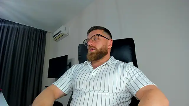 Snapshot of Findom_guy chatting on 04-30-26, 05:19 Findom guy online show from 04-30-26, 05:19