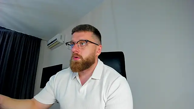 Snapshot of Findom_guy chatting on 05-01-26, 05:39 Findom guy online show from 05-01-26, 05:39