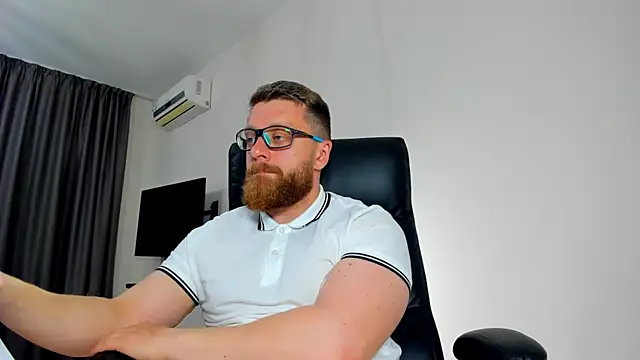 Snapshot of Findom_guy chatting on 05-06-26, 04:56 Findom guy online show from 05-06-26, 04:56