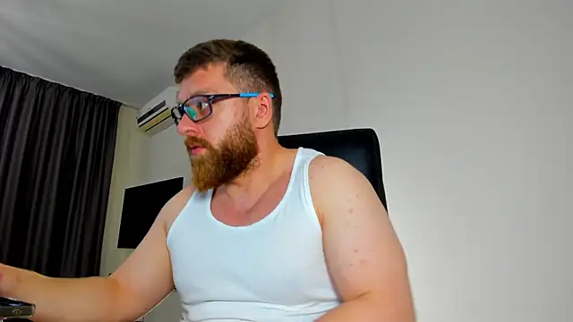 Snapshot of Findom_guy chatting on 05-15-26, 05:20 Findom guy online show from 05-15-26, 05:20