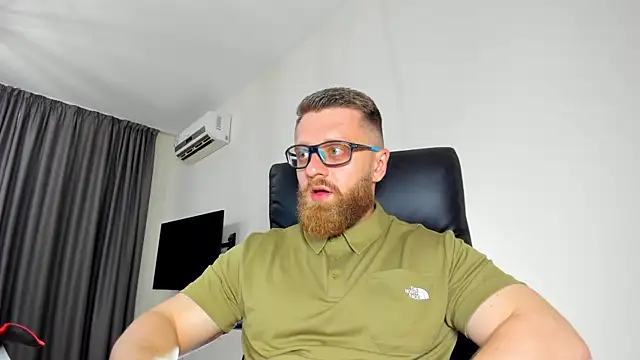 Snapshot of Findom_guy chatting on 05-20-26, 03:51 Findom guy online show from 05-20-26, 03:51