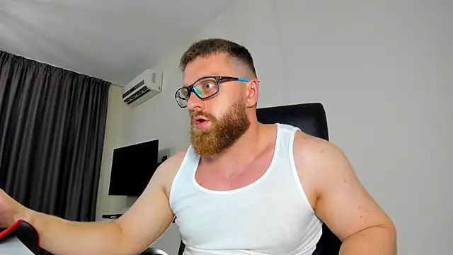 Snapshot of Findom_guy chatting on 05-21-26, 05:53 Findom guy online show from 05-21-26, 05:53