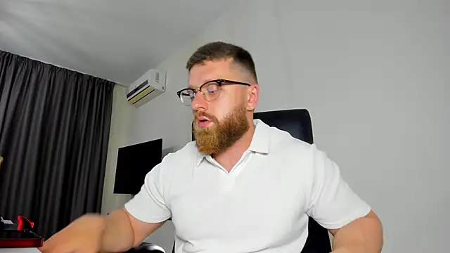 Snapshot of Findom_guy chatting on 05-22-26, 05:07 Findom guy online show from 05-22-26, 05:07