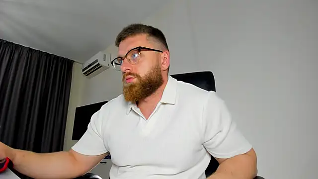 Snapshot of Findom_guy chatting on 05-24-26, 04:34 Findom guy online show from 05-24-26, 04:34