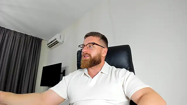 Snapshot of Findom_guy chatting on 05-26-26, 04:36 Findom guy online show from 05-26-26, 04:36