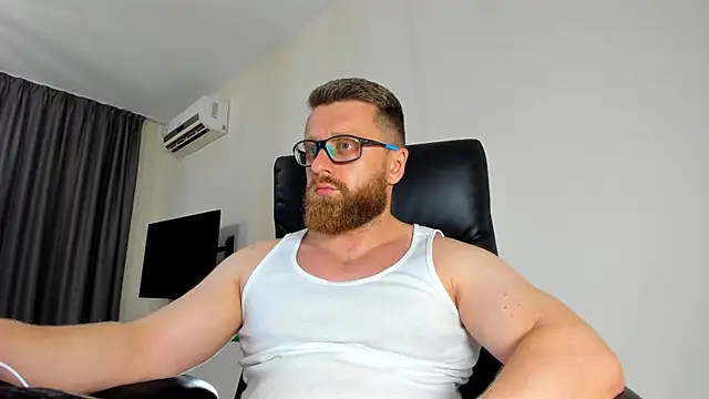 Snapshot of Findom_guy chatting on 05-28-26, 12:19 Findom guy online show from 05-28-26, 12:19
