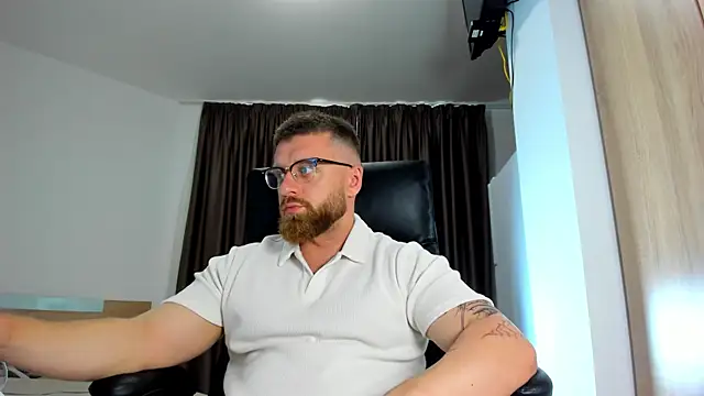 Snapshot of Findom_guy chatting on 06-11-26, 10:24 Findom guy online show from 06-11-26, 10:24
