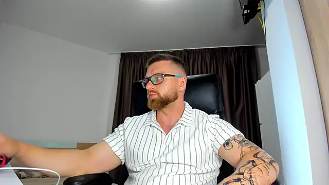 Snapshot of Findom_guy chatting on 06-21-26, 08:00 Findom guy online show from 06-21-26, 08:00