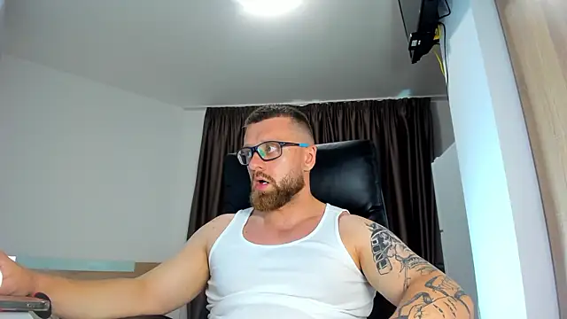 Snapshot of Findom_guy chatting on 07-07-26, 03:49 Findom guy online show from 07-07-26, 03:49