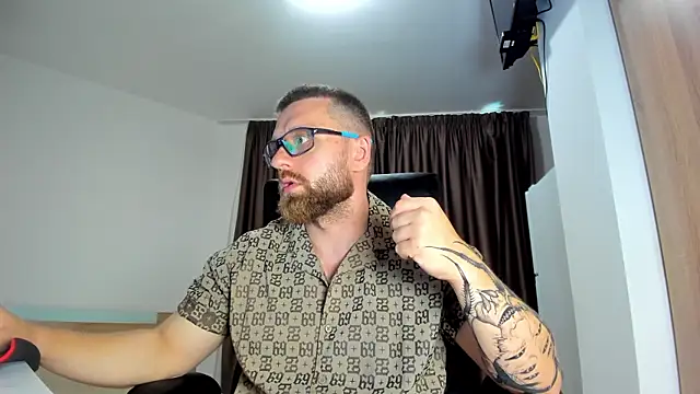 Snapshot of Findom_guy chatting on 07-12-26, 03:47 Findom guy online show from 07-12-26, 03:47