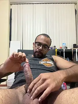 Luisrovers18 online show from 04-15-26, 04:52