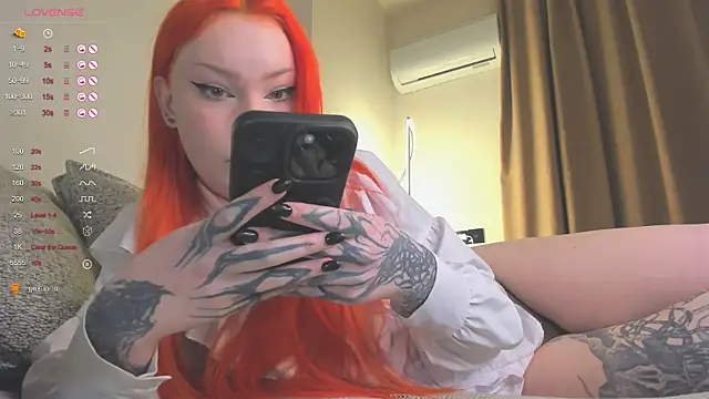 Snapshot of KahasaniTS chatting on 12-15-25, 04:33 KahasaniTS online show from 12-15-25, 04:33