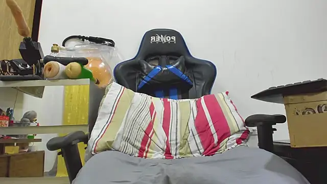 Snapshot of hugeeblackcock chatting on 11-08-25, 07:23 hugeeblackcock online show from 11-08-25, 07:23