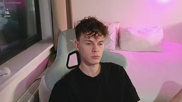Snapshot of cute_thomas chatting on 07-16-26, 06:47 cute thomas online show from 07-16-26, 06:47