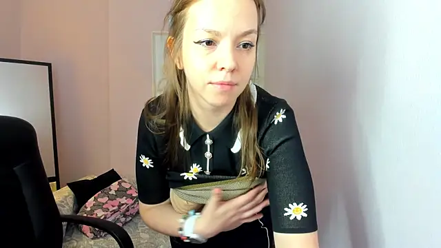 Snapshot of Persephoni chatting on 06-25-26, 03:27 Persephoni online show from 06-25-26, 03:27