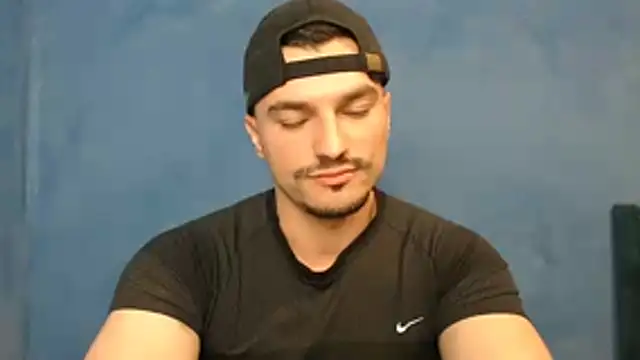 Snapshot of alex_blu chatting on 04-17-26, 04:54 alex blu online show from 04-17-26, 04:54