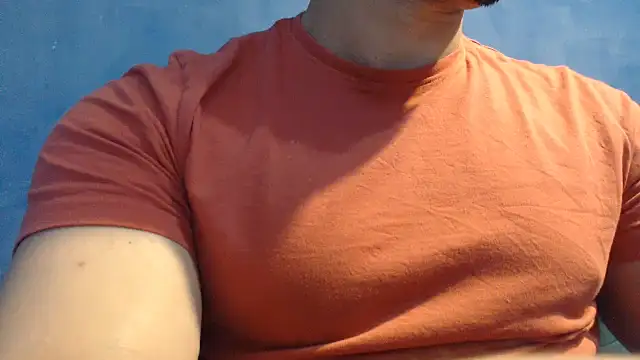 Snapshot of alex_blu chatting on 05-08-26, 02:44 alex blu online show from 05-08-26, 02:44