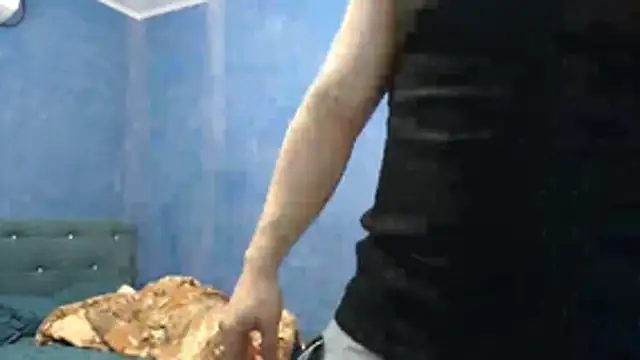 Snapshot of alex_blu chatting on 05-22-26, 02:12 alex blu online show from 05-22-26, 02:12