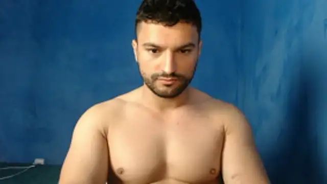 Snapshot of alex_blu chatting on 05-31-26, 12:45 alex blu online show from 05-31-26, 12:45