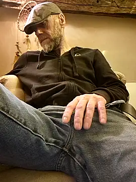 eddouxxx78 online show from 04-12-26, 05:40