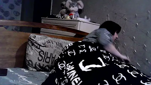 explored romantic online show from 01-16-25, 05:12