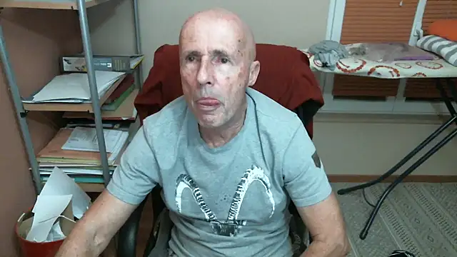 Snapshot of olibrius71 chatting on 02-13-26, 09:00 olibrius71 online show from 02-13-26, 09:00