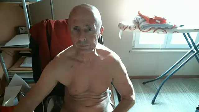 Snapshot of olibrius71 chatting on 03-23-26, 03:38 olibrius71 online show from 03-23-26, 03:38