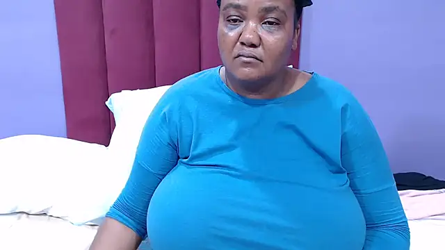 Snapshot of GiantTittts chatting on 03-09-26, 06:12 GiantTittts online show from 03-09-26, 06:12