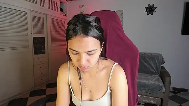 Miss Nicole online show from 01-30-25, 01:44