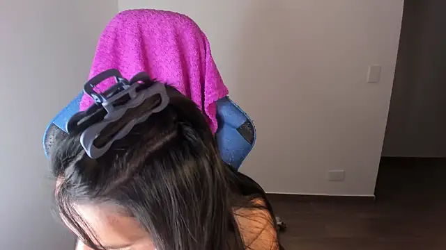 Miss Nicole online show from 09-25-25, 01:42