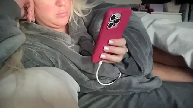 Bustyblondebabe32 online show from 03-26-26, 06:30