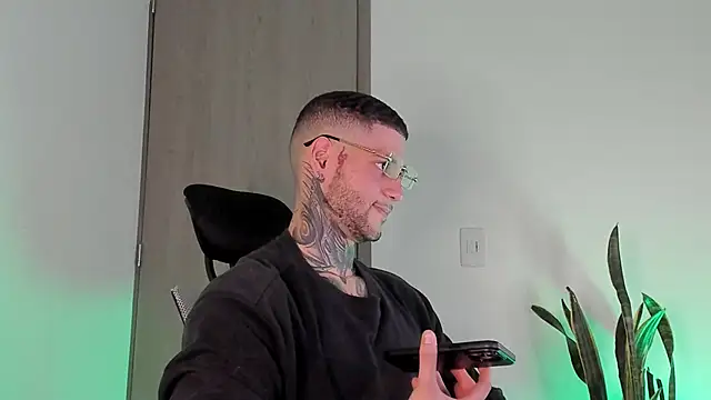  jamesleandros1 online show from 02-28-26, 01:06