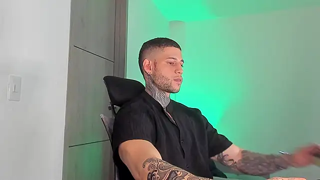  jamesleandros1 online show from 04-21-26, 02:51