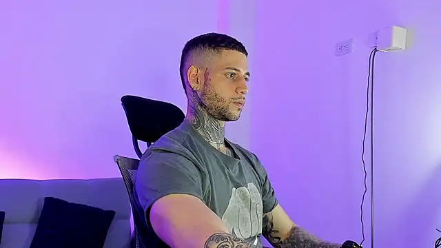  jamesleandros1 online show from 06-23-26, 11:25