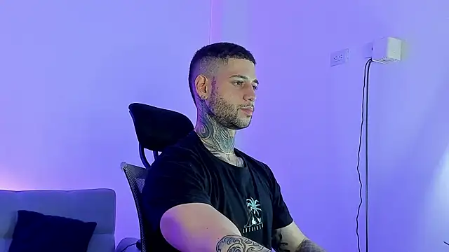  jamesleandros1 online show from 06-25-26, 11:42