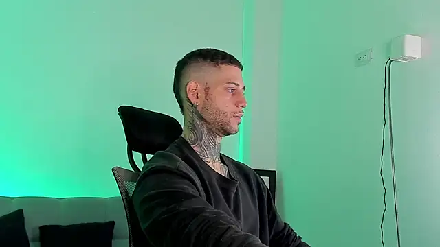  jamesleandros1 online show from 07-04-26, 02:56