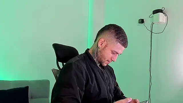  jamesleandros1 online show from 07-07-26, 06:45
