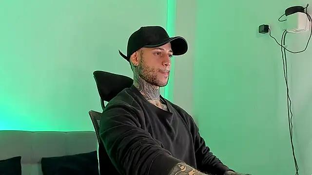  jamesleandros1 online show from 07-11-26, 03:42